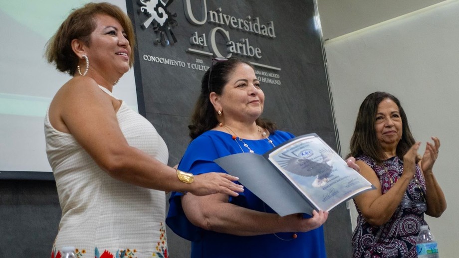 La Universidad del Caribe recibe el premio “Águila de Oro” a la Excelencia Educativa