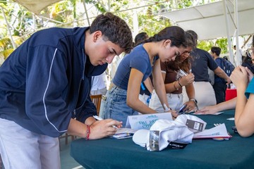 Vinculan a estudiantes de Unicaribe con organizaciones para completar su formación