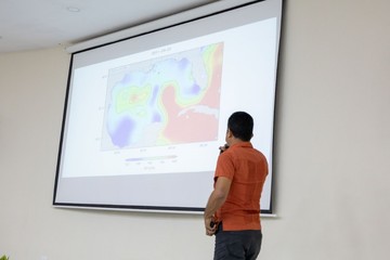 Alertan en Unicaribe que más de 250 mil toneladas de microplásticos flotan en los océanos