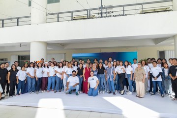 Más de 200 personas de la comunidad se gradúan de los cursos gratuitos de Vínculo Comunitario